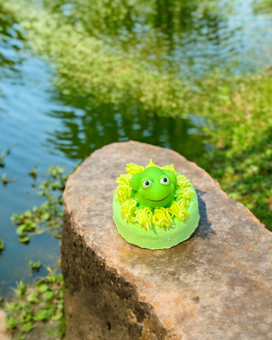 Snoop-frog Bath Bomb With Bubble Frosting